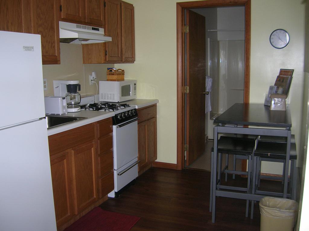 Camp Inn Lodge Oscoda Kamer foto