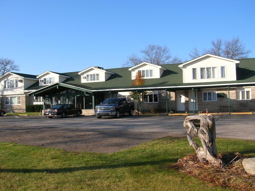 Camp Inn Lodge Oscoda Buitenkant foto