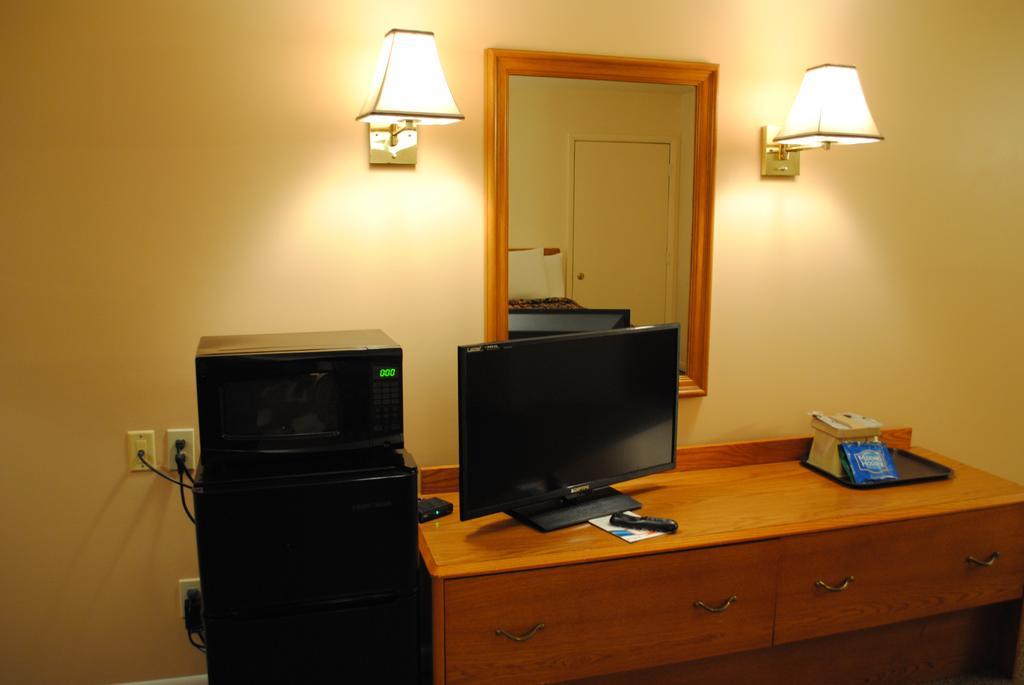 Camp Inn Lodge Oscoda Kamer foto