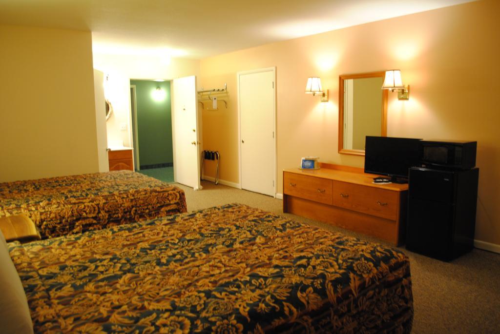 Camp Inn Lodge Oscoda Kamer foto