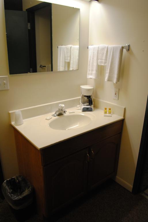 Camp Inn Lodge Oscoda Kamer foto
