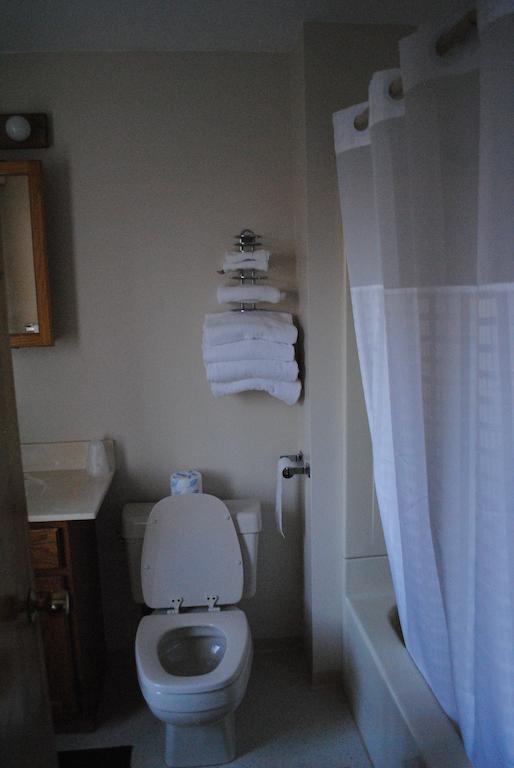 Camp Inn Lodge Oscoda Kamer foto